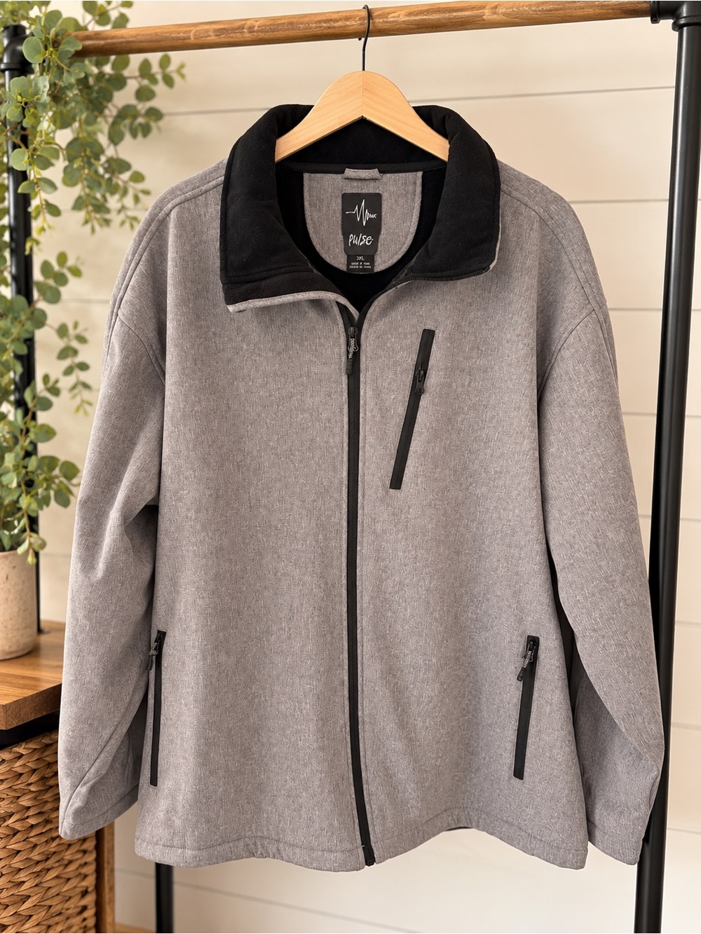 Pulse 3 XL Men's Gray Zip-Up Jacket with Black Collar